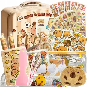 KAPIBARA ARTYKUŁY PAPIERNICZE W WALIZCE MEGA ZESTAW XXL KARTECZKI GUMKI