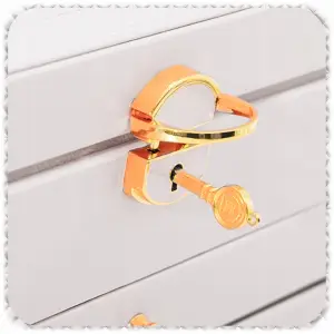 BIAŁA SZKATUŁKA NA BIŻUTERIĘ NA KLUCZYK ORGANIZER KUFEREK NA DZIEŃ KOBIET