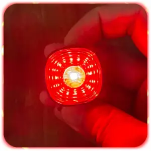 TYLNA LAMPKA ROWEROWA CZERWONA LED USB AKUMULATOROWA 6 TRYBÓW NA TYŁ ROWERU