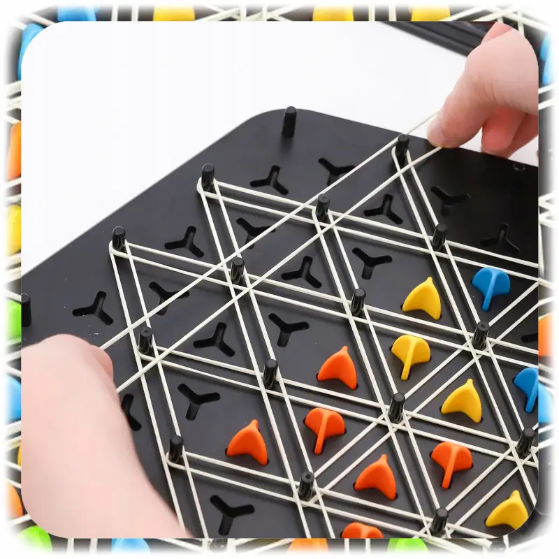 GRA LOGICZNA TRIGGLE GRA W TRÓJKĄTY STRATEGICZNA GUMKI RECEPTURKI 3D PIONKI