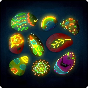 ZESTAW KREATYWNY DO MALOWANIA KAMIENI ŚWIECĄCY W CIEMNOŚCI EFEKT 3D PREZENT