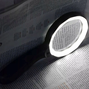 DUŻA LUPA DO CZYTANIA SZKŁO POWIĘKSZAJĄCE Z PODŚWIETLENIEM 18 LED + CZYŚCIK